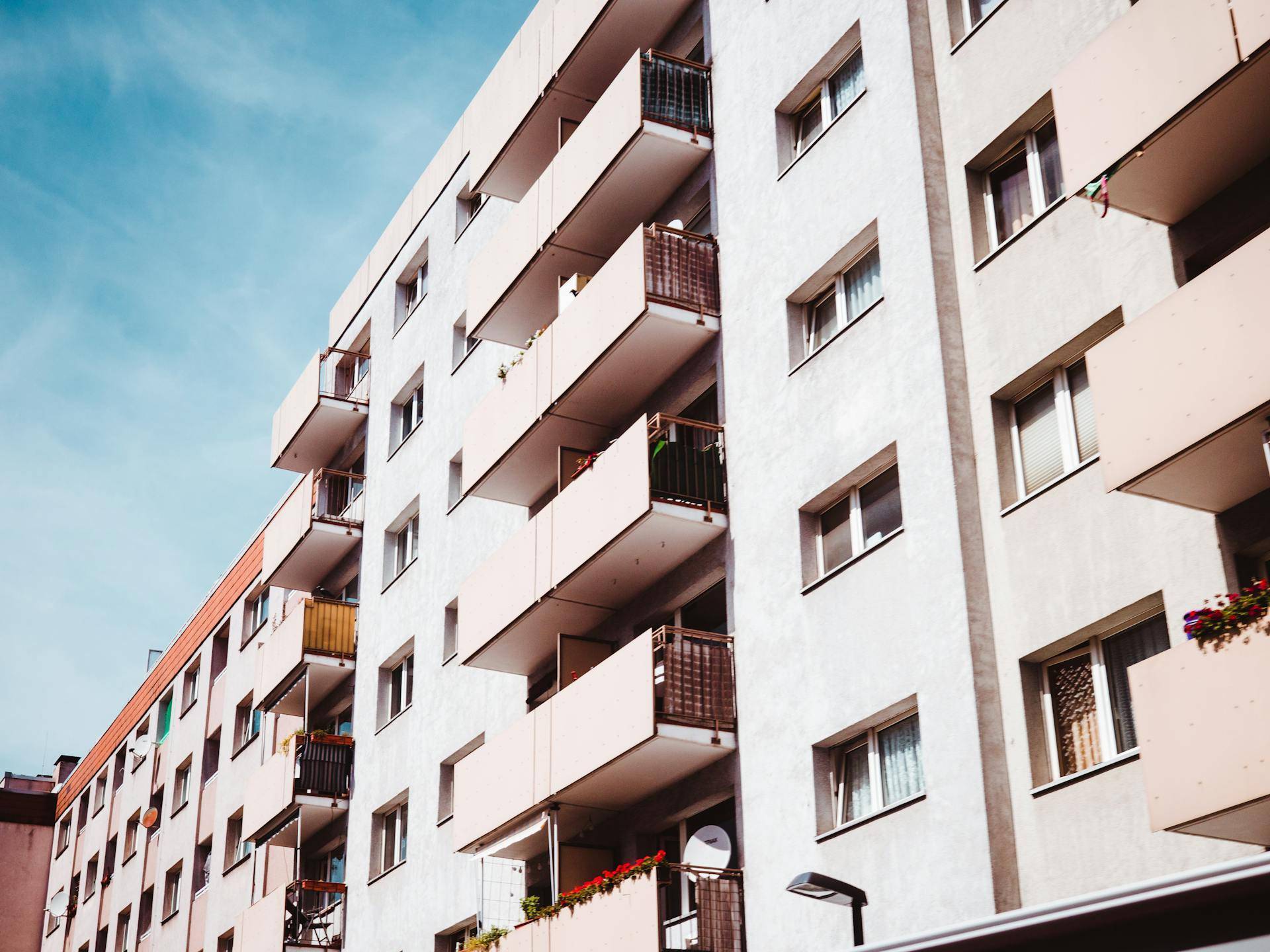 Knight Frank Affordability Index H1 2025: Ahmedabad, Pune, and Kolkata Most Affordable