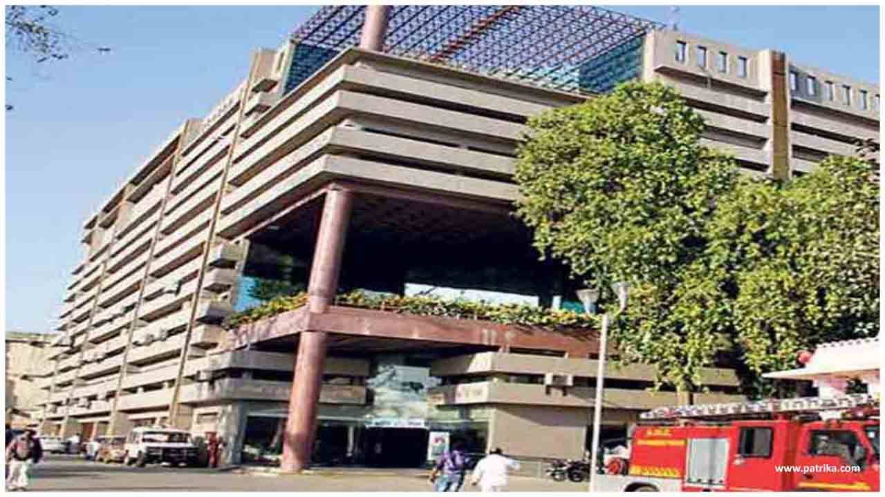 Ahmedabad Municipal Corporation Issues Notices to 385 PG Facilities Without NOCs